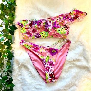 Victoria Secret bathing suit. Only used once in perfect conditions.